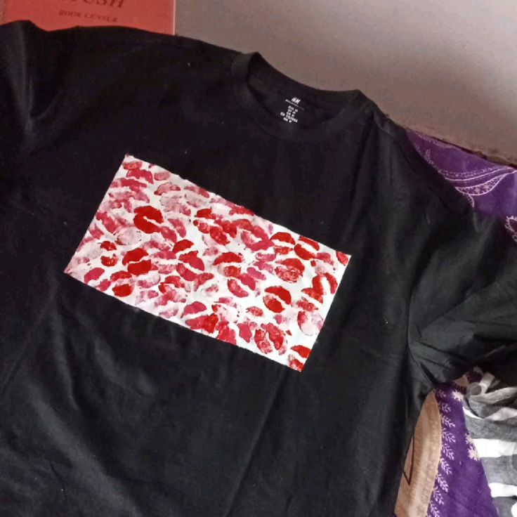 T-SHIRT